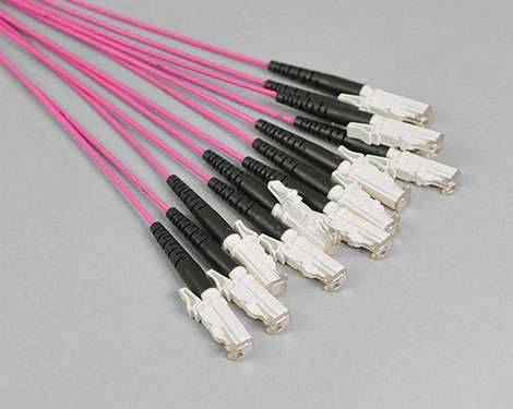 Steckermontage Breakout, 1.4mm, 24 x E2000PC, 50/125µm OM4, H&S