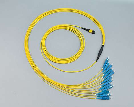 Fanout, MTP®/MPO APC male-8xSCPC, 9/125µm, 7.5m